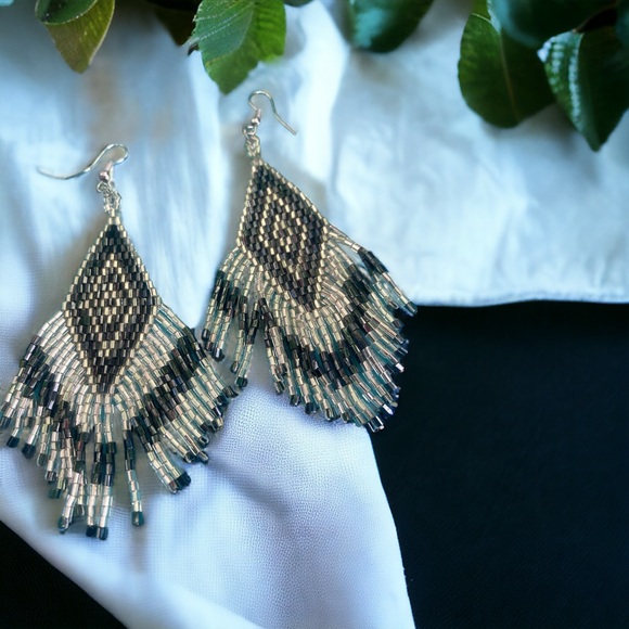 Gorgeous native bead fringe earrings - Picture 1 of 2